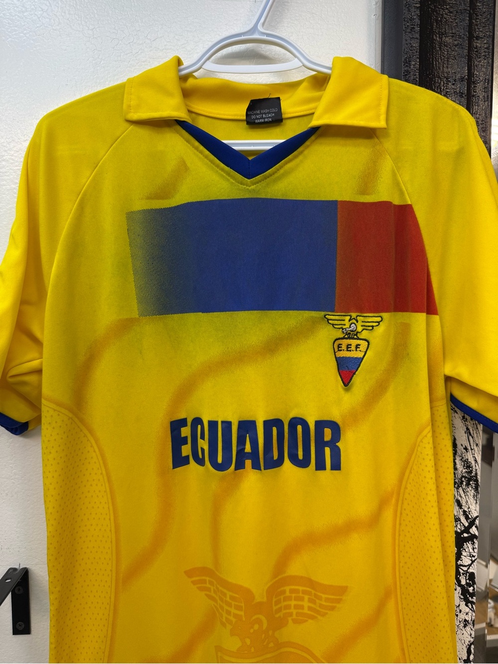 Ecuador mens Football jersey - Picture 2 of 6